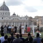Tagle: Recemos por León XIV, “el misionero que se convirtió en Papa”